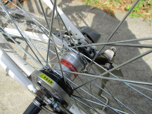 値下げ 未使用 3段変速自転車 ノーパンクタイヤ 白　26イン.