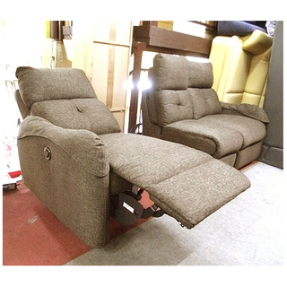 札幌【ゆったり電動リクライニングソファ】肘カバー付き セパレート式 ミニテーブル付き 茶系 布張り/ファブリック NITORI/ニトリ 応接セット 3人掛けソファ 3Pソファ ソファー 本郷通店