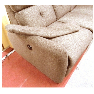 札幌【ゆったり電動リクライニングソファ】肘カバー付き セパレート式 ミニテーブル付き 茶系 布張り/ファブリック NITORI/ニトリ 応接セット 3人掛けソファ 3Pソファ ソファー 本郷通店