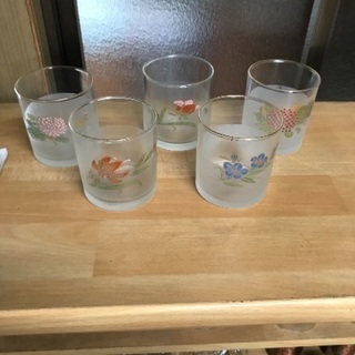 五種類の花柄グラス