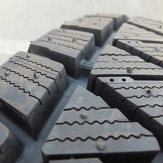 ★☆バリ山☆★【BRIDGESTONE /ブリヂストン】 BLIZZAK DM-V2/ブリザック/スタッドレス/タイヤ ■ 225/65R17 102Q ■16年製 イボ残り有り