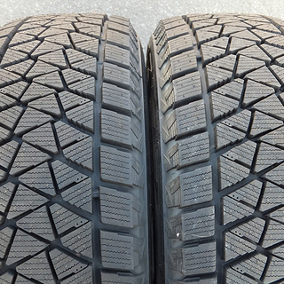 ★☆バリ山☆★【BRIDGESTONE /ブリヂストン】 BLIZZAK DM-V2/ブリザック/スタッドレス/タイヤ ■ 225/65R17 102Q ■16年製 イボ残り有り