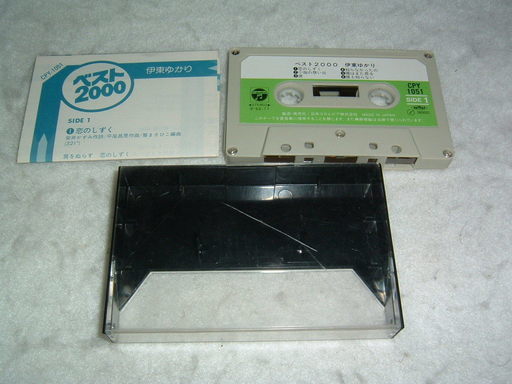 中古品　カセットテープ　伊東ゆかり　ベスト２０００