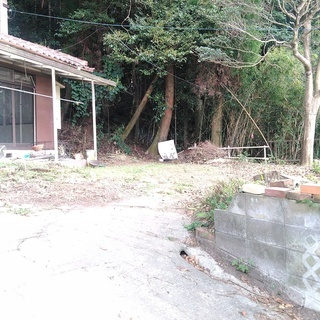 鹿児島市石谷町　一戸建て　高台にあります。庭がとても広いです。駐...