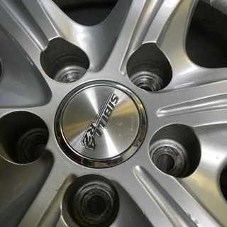 タイヤ15インチ4本です