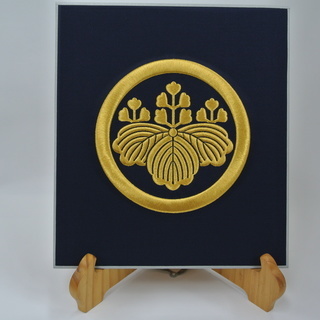 新品 納期即 丸に五三の桐 刺繍家紋額 美品 豪華