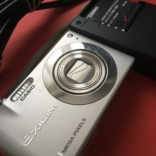 コンパクトデジタルカメラ
