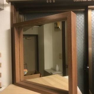 木製枠の鏡