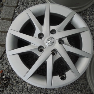 トヨタ　プリウス純正アルミ　美品　4本　