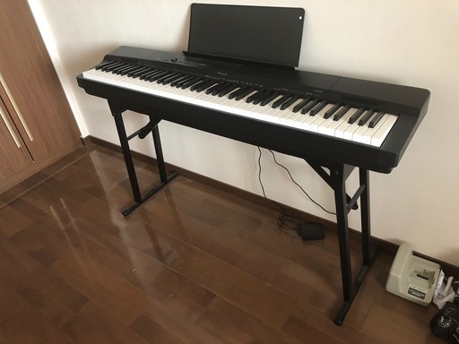 カシオPX-160キーボード（黒、スタンド+ペダル付き）を売ります。ほぼ新品状態です
