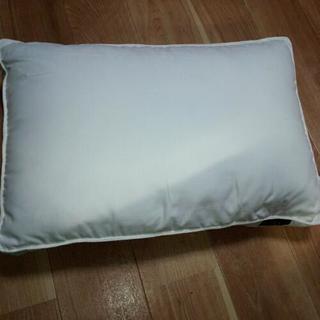 新品のニトリの枕定価約3000円と500円の商品でした。