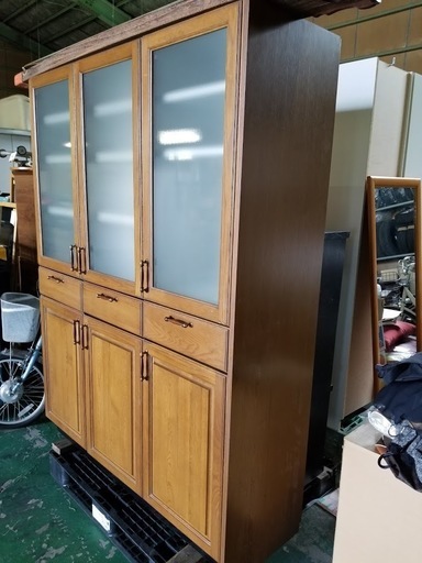 中古 食器棚 日立システムキッチン 耐震ロック付き扉 高さ1840mm 幅1370mm Kanamomo 門沢橋の収納家具 食器棚 キッチン 収納 の中古あげます 譲ります ジモティーで不用品の処分