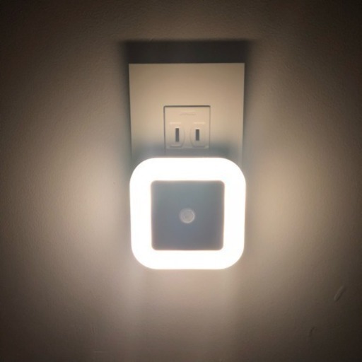 《新品未使用》SOAIY コンセント式 LED 人感センサーライト（電球色） (YUKI) 名古屋の家電の中古あげます・譲ります｜ジモティーで