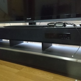 シャープのクアトロン60インチ(3D対応)と同じくシャープの 