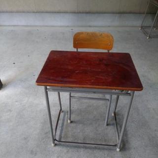 学校用　パイプ机とパイプ椅子