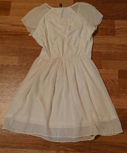 値下げ H Mエイチアンドエム白のワンピース Haru 万願寺のワンピースの中古 古着あげます 譲ります ジモティーで不用品の処分