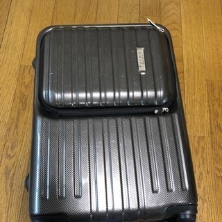 三回使用したくらいのスーツケース