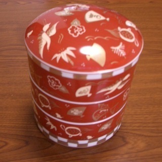 陶器　三段重　新品　前畑陶器　日本製　化粧箱入り。