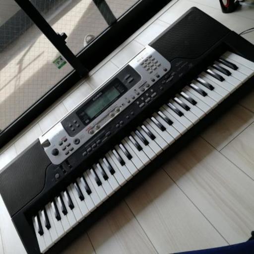 シンセサイザー　CASIO　LK-301BB