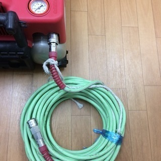 エアコンプレッサー、MAX、エアーホース2本付き