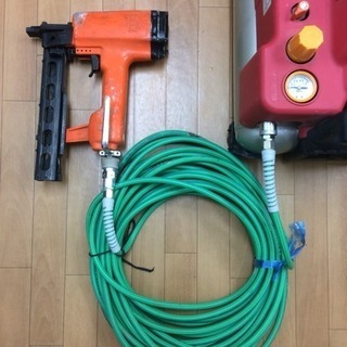 エアコンプレッサー、MAX、エアーホース2本付き