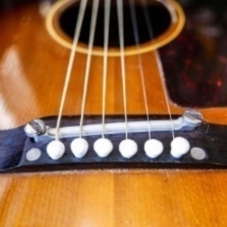 1957 GIBSON J45 ACOUSTIC GUITAR SUNBURST FINISH WITH HARDSHELL CASE