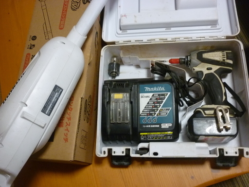 makita 充電式コードレス掃除機　CL182FD　インパクトドライバ　18V 　バッテリー　充電器SET