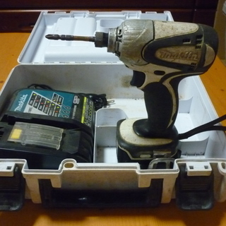 　マキタ　makita　 充電式ドライバー　TD131DR 　バッテリー　充電器SET