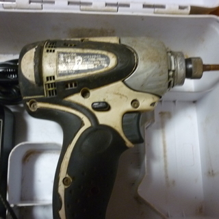 　マキタ　makita　 充電式ドライバー　TD131DR 　バッテリー　充電器SET