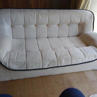 布製ソファーベッドです。椅子にもなりますし、座り心地がよいです。...