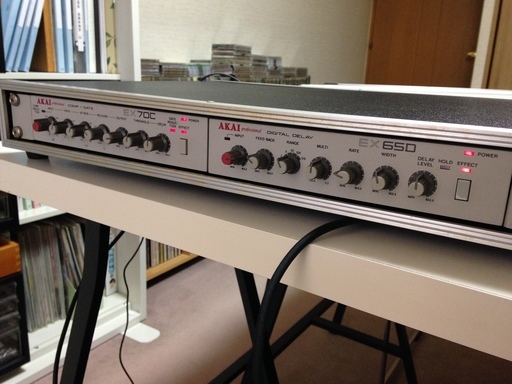 アカイ　１Uラックのデジタルディレイ、コンプレッサー＆ゲート