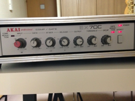 アカイ 1Uラックのデジタルディレイ、コンプレッサー＆ゲート