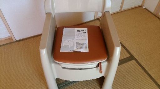 新品未使用背付ポータブルトイレ