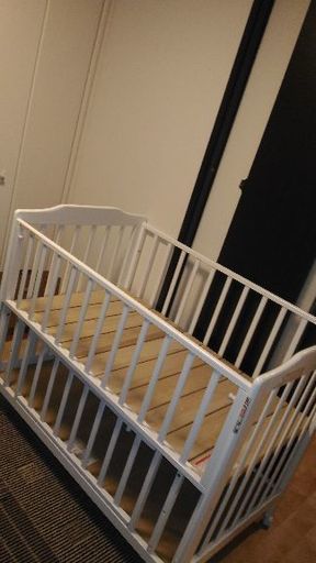 ベビーベッド　ホワイト