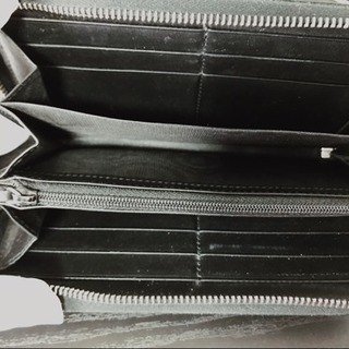 早い者勝ち】GUCCI -人気モダンデザインの財布【一点限り】