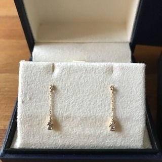 ホワイトサファイア ベーシックピアス＊ヴァンドーム青山 現行品