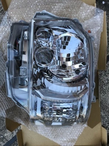 新車外し】ハイエース ダークプライムS 純正LEDヘッドライト 新車外し