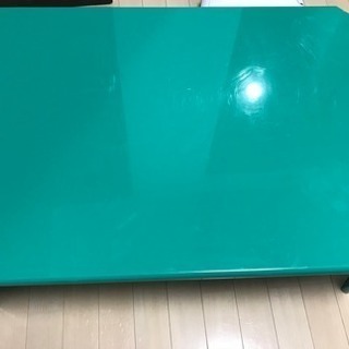 グリーンのローテーブル