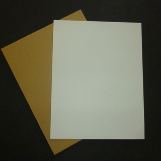 ダンボールの板　２種類【普通の色と白色】　約３４ｃｍ×約４３ｃｍ