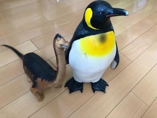 そこそこ大きいペンギンと恐竜フィギュア Gonchiro 椥辻のフィギュアの中古あげます 譲ります ジモティーで不用品の処分