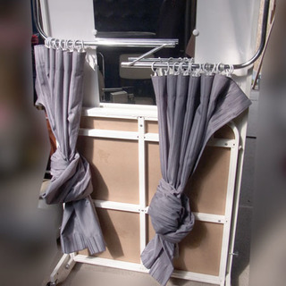 札幌～折りたたみ式/フィッティングルーム【カーテン/照明付】展示会や移動販売などに/幅845×高1995×奥行1030