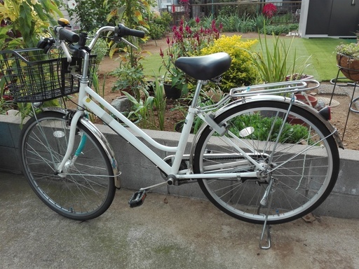 パンクに強いＬＥＤオートライト付き自転車ファミリータイプ（前かご付き）　２６型内装３段変速