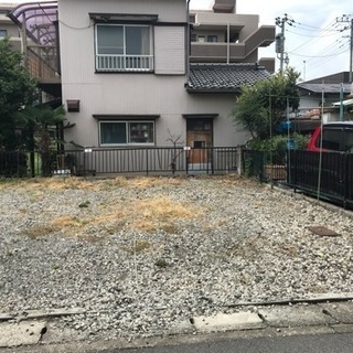 駐車場に一台分の空きがあります