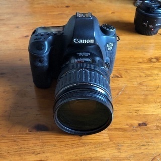 Canon 6D ボディと EF28-135mm, 50mm レ...