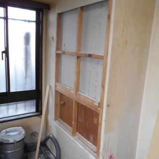 壁穴補修とドア穴修理から床板の補強まで対応。 − 東京都