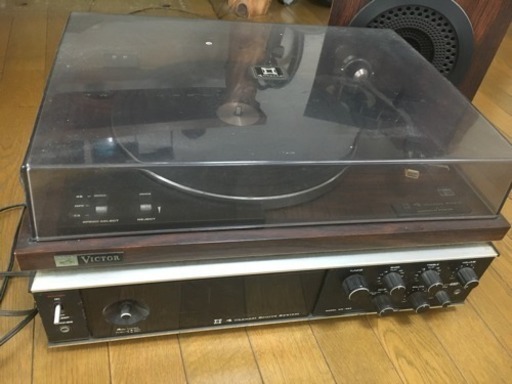 レコードプレーヤー、アンプ、スピーカーセット