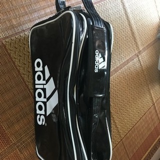 アディダスのスポーツバッグ（黒）