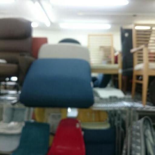 値下げしました⤵　未使用品　2色のクッション付き座椅子