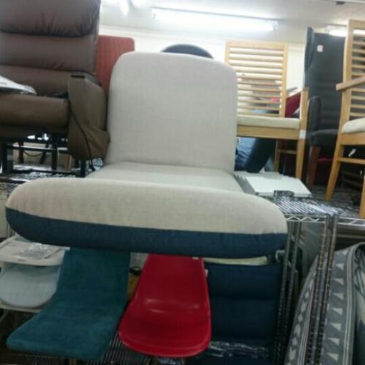 値下げしました⤵　未使用品　2色のクッション付き座椅子
