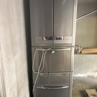 2004年製5ドア冷蔵庫